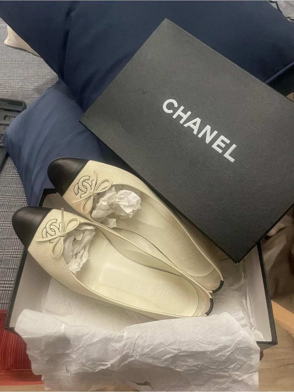 CHANEL Cream Ballerina Flats/Black Cap Toe style G25206Y02156 Karl Lagerfeld